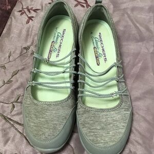 Skechers Women's Light Gray Athletic Shoes